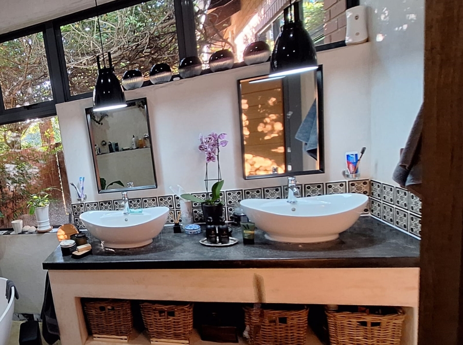 5 Bedroom Property for Sale in Rustenburg Rural North West